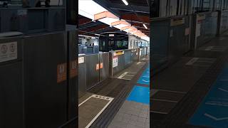 多摩センター駅2番線白いモノレール発車 [upl. by Akeihsal]