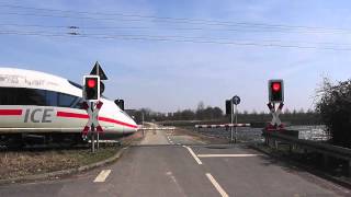 Bahnübergang quotFeldstraßequot Kaldenkirchen  ICE3M schleicht sich in die Niederlande  7 Teil [upl. by Yoong]