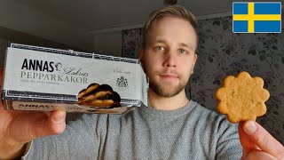 Annas Pepparkakor Lakrits Swedish Gingerbread Cookies with Licorice REVIEW [upl. by Imar]