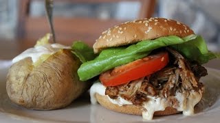 Pulled Pork Burger  Schweinebraten Burger einfach und lecker zubereiten Rezept [upl. by Nevar]