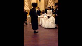 Oshvar rabbe dancing mitzvah tantz [upl. by Maribelle]