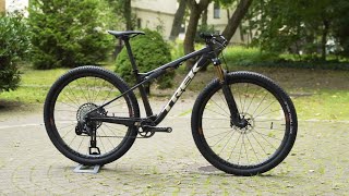 TREK Supercaliber 99 AXS 2022 Matte Raw CarbonGloss Trek Black  11999€ [upl. by Ecertak194]