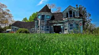 Old Victorian House in Searsport Maine on US Route 1  JoeyBLS Media [upl. by Ynobe30]