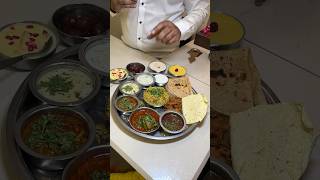 सांगलीची फेमस व्हेज साईप्रसाद ची थाळी Sangli famous veg thali khakikha food [upl. by Bergess]