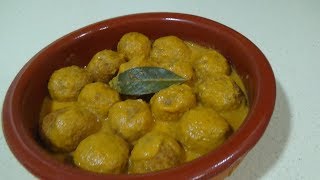 Albondigas De Bacalao Con Salsa De Almendras [upl. by Gerita]