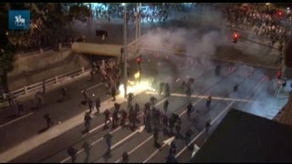 Segundo protesto antes da final da Copa das Confederações tem conflito entre manifestantes e polícia [upl. by Eylrac]