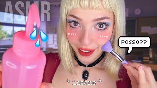 ASMR A menina estranha limpa seus ouvidos na aula 👂 [upl. by Tonry612]