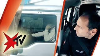 Handy am Steuer LKWFahrer im Fokus der Autobahnpolizei  stern TV [upl. by Mount]