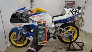 Cleaning up the chain on the Srad 750 with the best engine and chain cleaner Techcoat TC160 [upl. by Khanna]