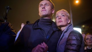 Navalny gli utenti online accusano la moglie di avere già una relazione con un miliardario russo [upl. by Feltie743]