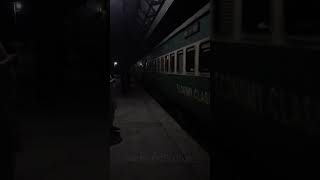 17UP Millat Express Approaching Mandi Bahauddin  ZCU206427  shorts  Tracks and Sounds [upl. by Trebornhoj]