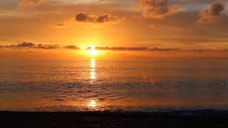 Sentire il rilassante suono delle onde del mare al tramonto [upl. by Lahcar]