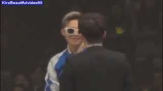 GDRAGON TRYING TO KISS SEUNGRI ♥ 2014 [upl. by Carina]