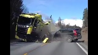 Volvo XC70Volvos excellent safety proved in the crash [upl. by Gilder]