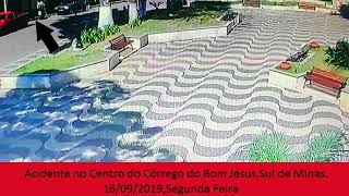 Acidente no Centro do Córrego do Bom Jesus Sul de Minas [upl. by Hsirehc]