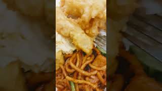 Menu campur nasi lemak rendang lontong sayur n mie goreng [upl. by Thedric]