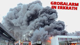 GROSSBRAND IN ERKRATH  Lagerhallenbrand mit massiver Rauchentwicklung  180 Kräfte im Großeinsatz [upl. by Ydroj47]