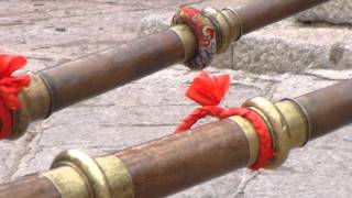 Tibet Tibetan Monks  Playing Long Horn  Longhorn [upl. by Notsahc]