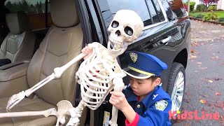 ガイコツ 逮捕！！ おまわりさんごっこをしたよ♬Skeleton Arrest Police officer Pretend play [upl. by Idolla]