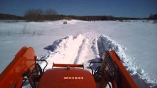 Déneigementhiverneige avec un LL4400 KubotaPOVwinter Snow squad with a LL4400 kubota [upl. by Annuahs481]