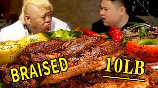 Brother Monkey competes with Fat Chen in eating extralarge steaks！So Cool！ [upl. by Ellehsram]