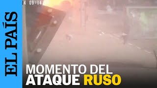 GUERRA UCRANIA  Momento del ataque de Rusia en Járkov que ha dejado tres muertos y 50 heridos [upl. by Epuladaug980]