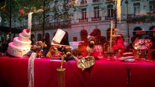 Galeries Lafayette Christmas Bear ShowWindows Paris61109 [upl. by Salita]