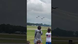 Formation flight ￼ Oshkosh airventure Day 2 [upl. by Yenruoc]