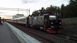 20150911 Uppsalapendeln passerar Ulriksdal [upl. by Eadwina571]