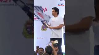 Sachin Tendulkar flags off the Ageas Federal Life Insurance Mumbai Half Marathon [upl. by Osicnarf]