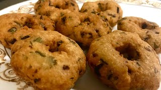 उरद दाल से बनाये यह आसान मेदू वड़े Medu Vada recipe in Hindi  Urad Dal vada recipe [upl. by Edmonds486]