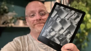 Why I Chose The Kindle Paperwhite Signature Edition Over Kindle Oasis [upl. by Nylime]