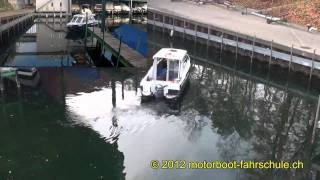 90° Anlegemanöver Steuerbord vorwärts an der Bootsprüfung Kanton Zürich [upl. by Neelahtak219]