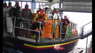 CROMER LIFEBOAT LAUNCH JUL 06wmv [upl. by Elraet]