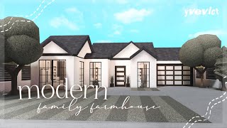 70K ONE STORY MODERN FARMHOUSE NOGAMEPASS  BLOXBURG SPEEDBUILD [upl. by Doralyn]