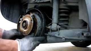 Smart Car rear brake repair MC01  bleeding cylinder [upl. by Berneta]