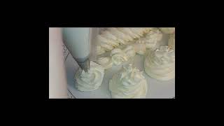 Short Comment faire une Chantilly Mascarpone et une chantilly simple [upl. by Elinnet600]