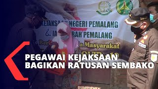 Sisihkan Gaji Pegawai Kejaksaan Bagikan Ratusan Sembako [upl. by Aciretal]