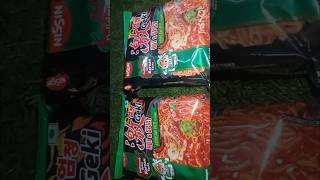 Nissin Giki hot noodles 🥵🥵gulabisarara shorts foodreview feedshorts streetfood shortsfeed [upl. by Hubing219]