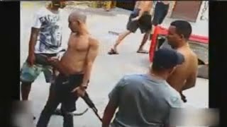 Policiais coloca câmera de segurança na rocinha e filma bandidos andando armados [upl. by Davison]