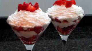 Copa de fresas con merengue vainillado Receta de Cocina  RecetasNet [upl. by Di]