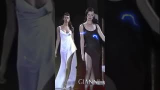 Dangerous Shalom Harlow during Versace Spring Summer 1995 fashion show shorts [upl. by Namad]