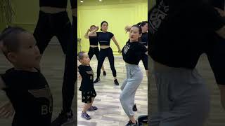 Exciting exercise for cute son and mom Chinese exercise is fun diet dance eatandlose [upl. by Arracot]