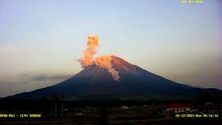 LAGI ‼️ TELAH TERJADI ERUPSI SEMERU hari ini 25 des 2023 [upl. by Gae]