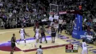 LeBron James With The Crossover And The Nice Pass To Delonte West For The Three Pointer vs Bulls [upl. by Dnalyag329]