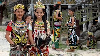 Dayaks y Bajaus Borneo  Malasia  Indonesia [upl. by Ybeloc]