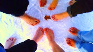 Berlin Kreuzberg Germany Barefoot in the snow Barfuss gehen im Schnee [upl. by Magnus943]