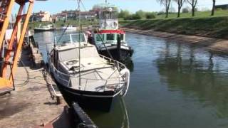 Motorjacht gezonken april 2011 in de haven van WSV Giesbeek [upl. by Gerita395]