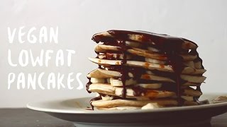 Bananen Schoko Pancakes  vegan lowfat einfach [upl. by Beckett]