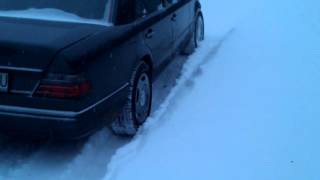 Mercedes W124 300D Turbo 4Matic Snow [upl. by Toni10]